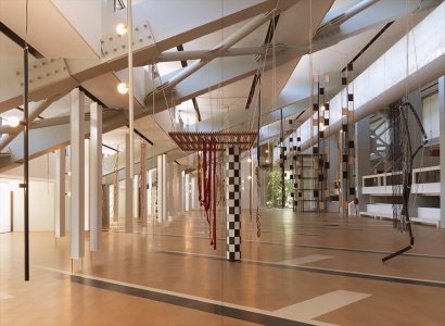 The constant inequality of Leonor's days*