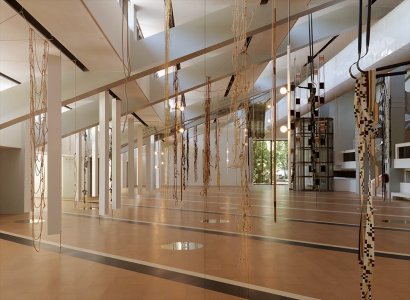 The constant inequality of Leonor's days*