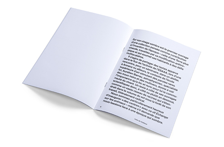 Sur son visage sombre