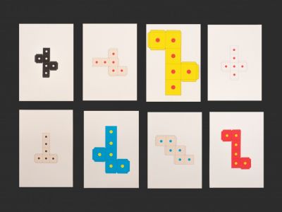 Les multiples de Eins, Un, One (cartes postales)